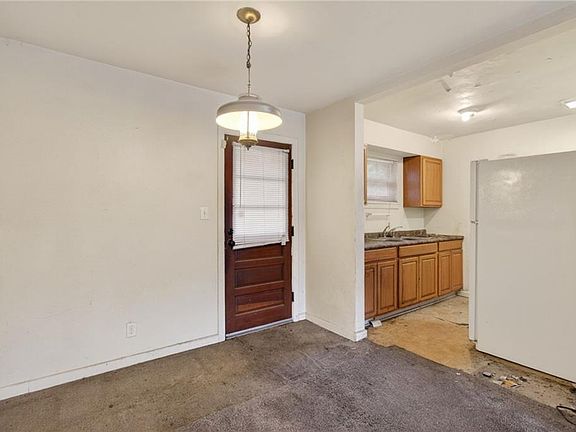 5th image of 2315 Myrtle Ave