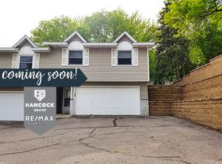 149 Woodland Dr, Chaska, MN 55318