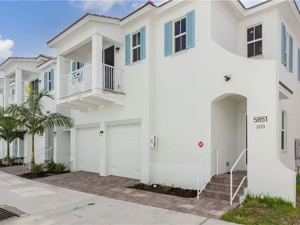 5851 Shell Cove Drive Cpe #101, North Fort Myers, FL 33903