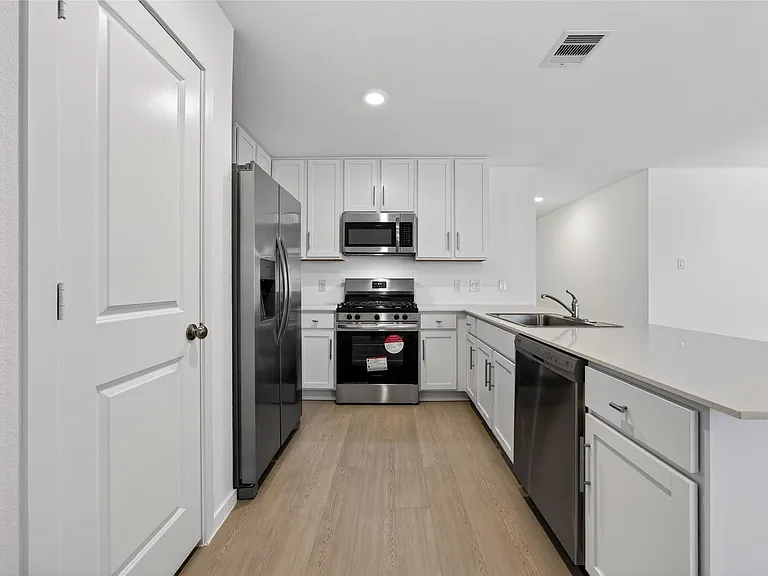 6523 Water Oak Green Ln — Photo 12