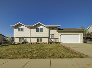 1431 Aurora Dr, Rapid City, SD 57703