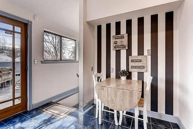 Cozy breakfast nook for 2