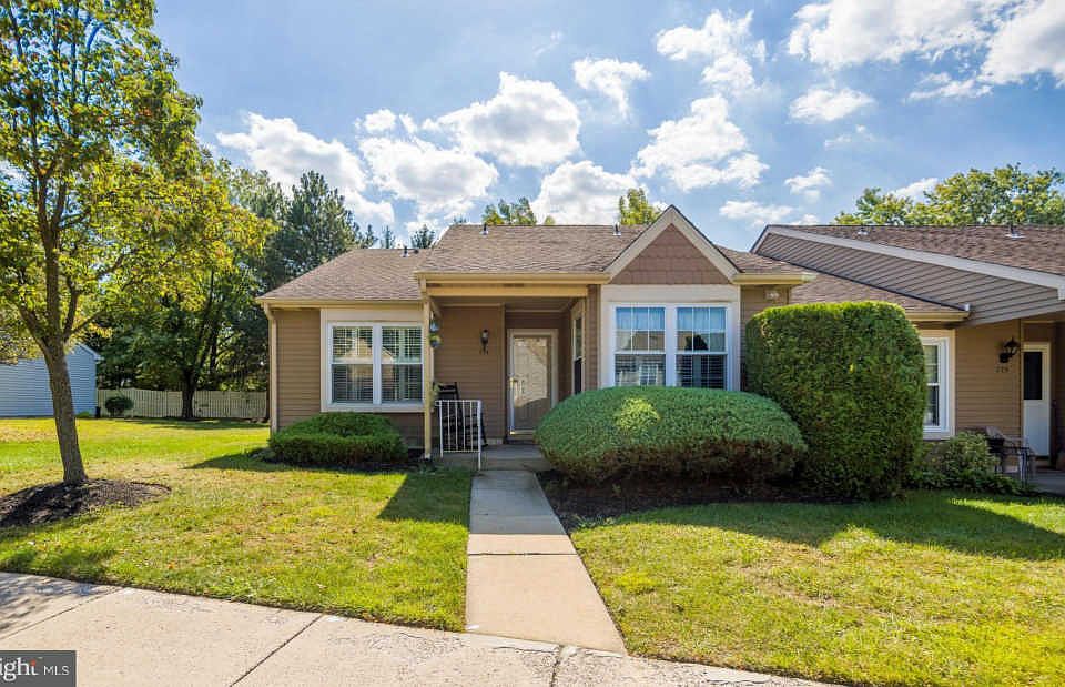 1st image of 774 Thornwood Dr #774