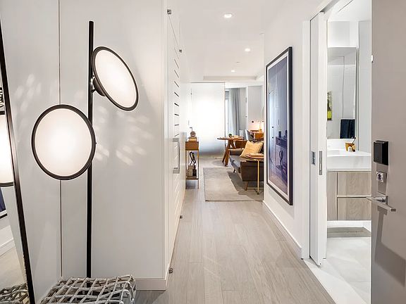 5th image of 555 W 43rd St APT 7C