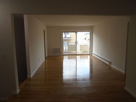 4th image of 33 Willow Dr #1108