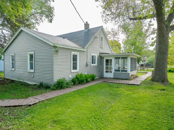 2953 Shadow Ln, Oshkosh, WI 54901