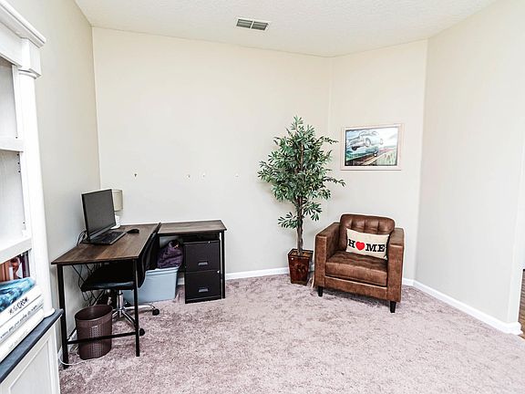 4th image of 586 Independence Dr