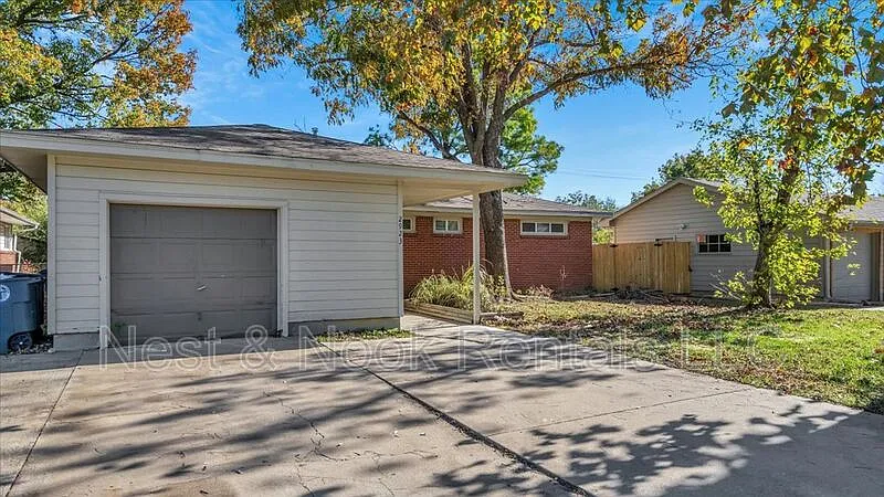 Building Photo - 2923 S Irvington Ave