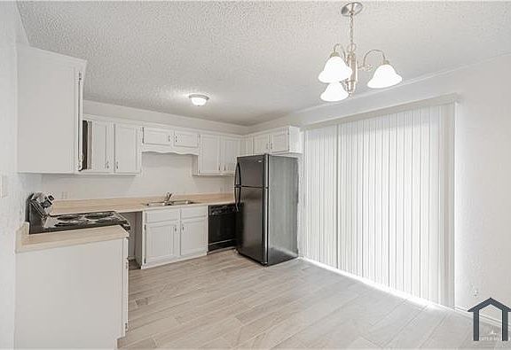 5th image of 2201 N Jackson Rd #31M