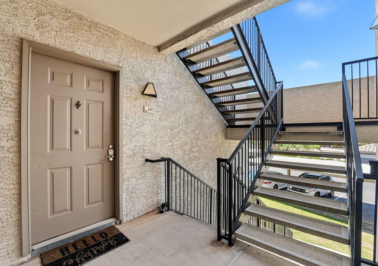 Beautiful 1-Bedroom Condo in Ahwatukee Washer & Dryer Included! — Photo 3