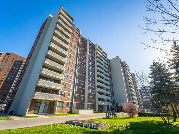 10 Stonehill Ct #907, Toronto, ON M1W 2X8