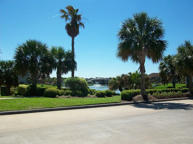 1722 Parklake Vlg — Photo 22