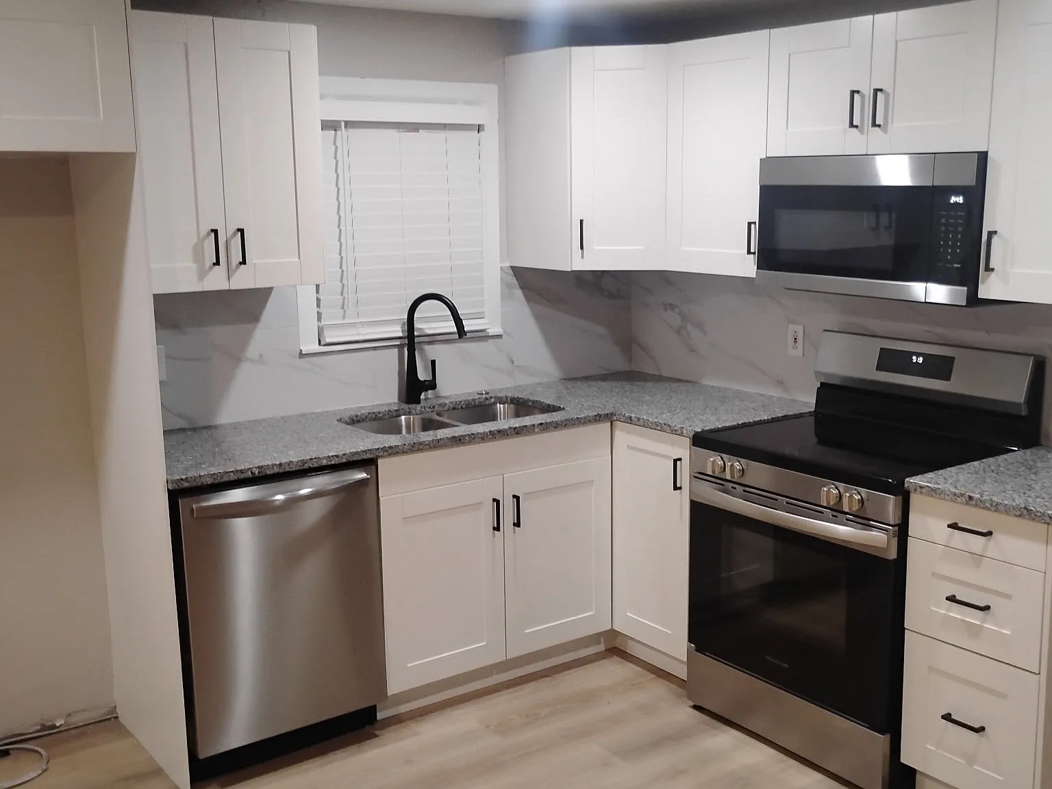 3 bed, 1056 sqft, $1,900 — Photo 2