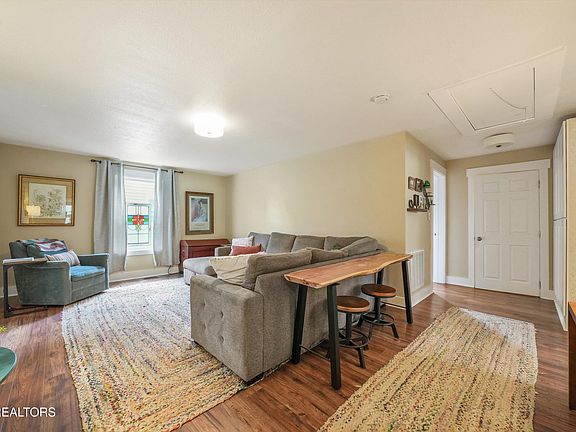 3rd image of 508 Cedar Ave