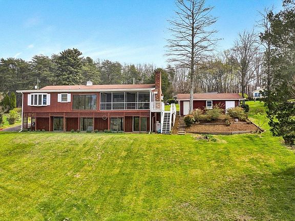 5th image of 136 Tracy Dr