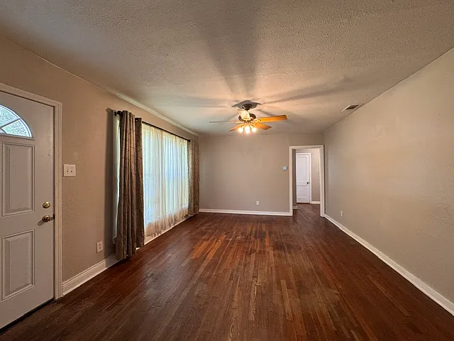 3 bed, 1260 sqft, $1,600 — Photo 3