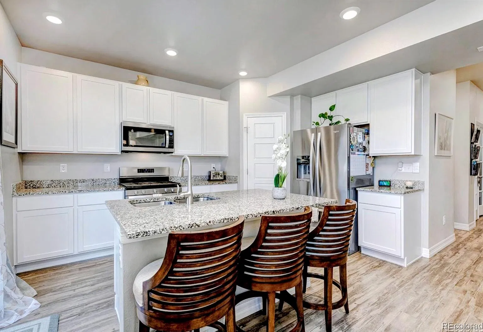 4 bed, 2.5 bath, 1954 sqft, $3,100 — Photo 4
