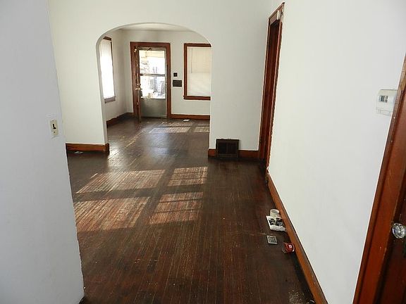 3rd image of 49 S 20th St