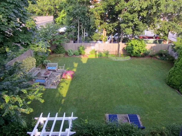 https://photos.zillowstatic.com/fp/dcbe6fe5250cec9058f22e417dc817ca-p_e.webp