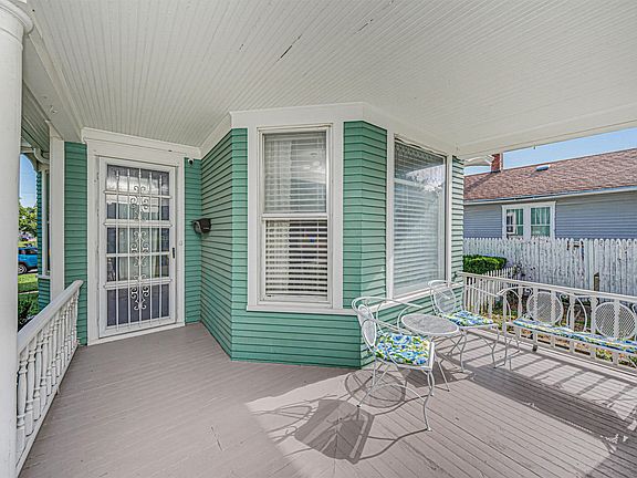 3rd image of 340 W 4th St