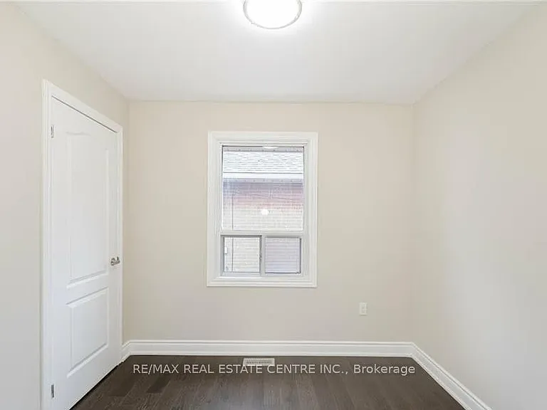 364 E 14th St #UPPER FLOOR ONLY — Photo 27