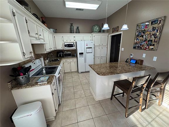 5th image of 6044 Cambridge Dr