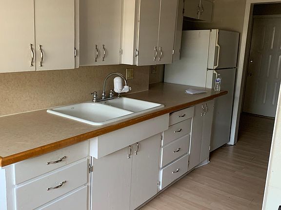 3rd image of 519 S Lewis St APT C