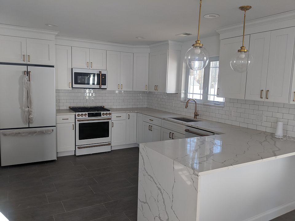 2nd image of 1038 Thompson Ave