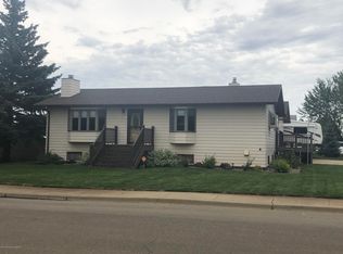 593 6th Ave SW, Dickinson, ND 58601