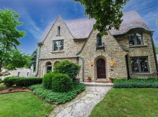 6324 Washington Cir, Wauwatosa, WI 53213