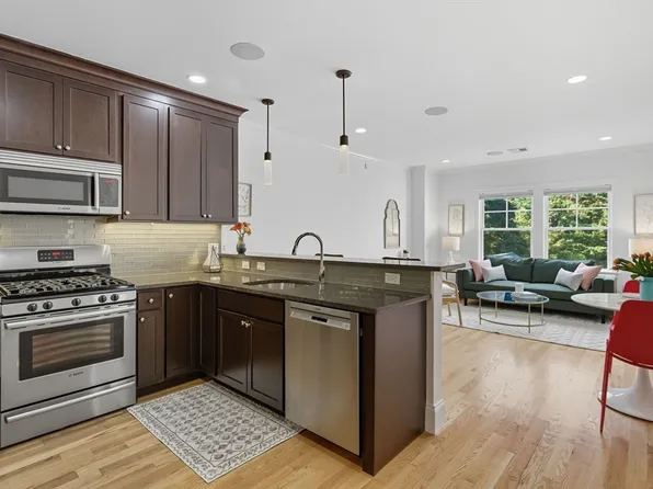 18 Robert St #14, Roslindale, MA 02131