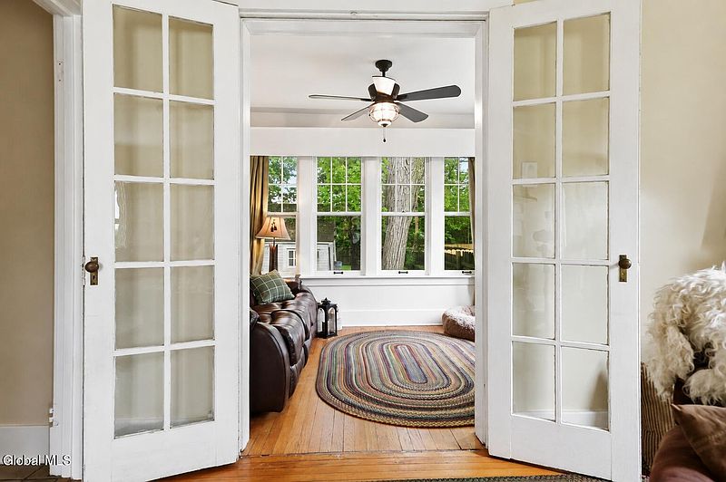 5th image of 775 Central Parkway