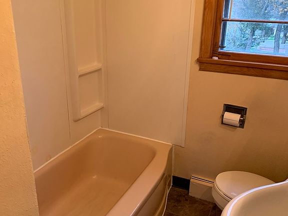 5th image of 708 2nd Ave NW