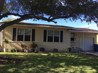 812 Hamilton St, Sinton, TX 78387