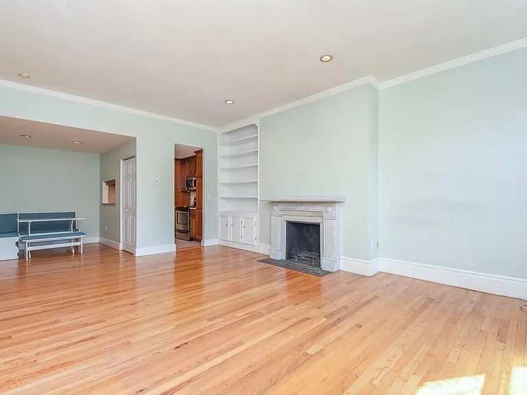 275 Beacon St #3B — Photo 2