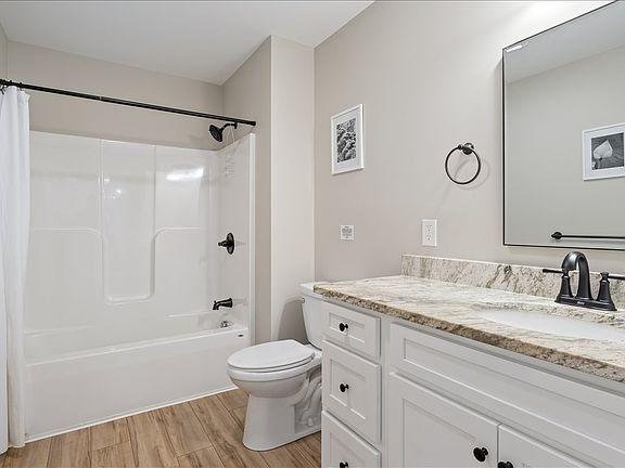 5th image of 4 Woods Ln