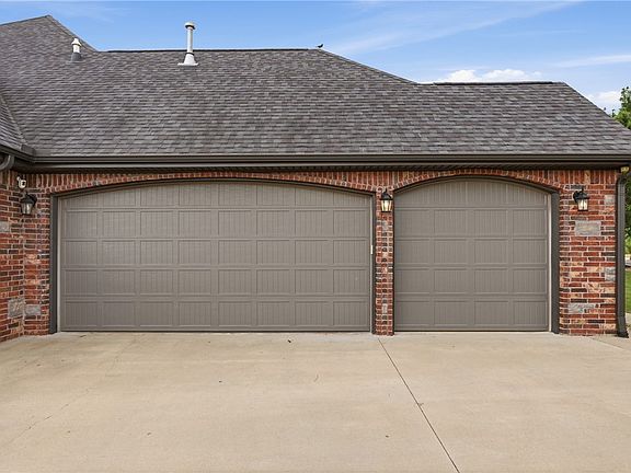5th image of 3705 SW Banbury Dr