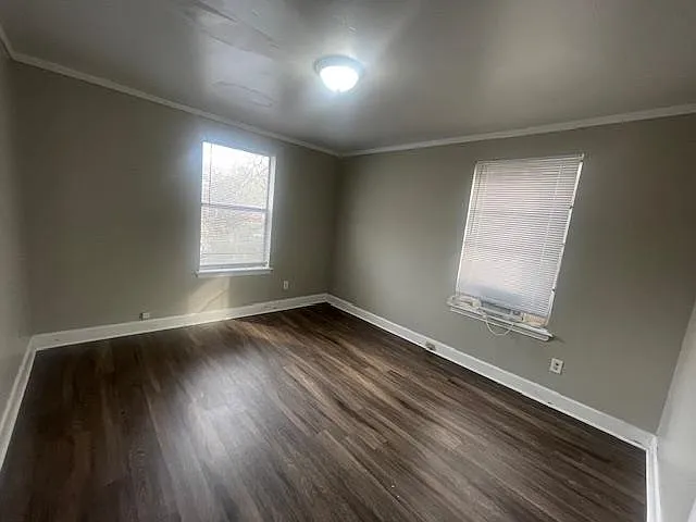 1249 Maria St — Photo 11