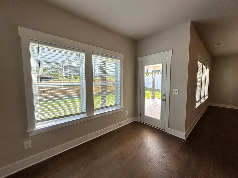 5015 Wellesley Dr — Photo 12