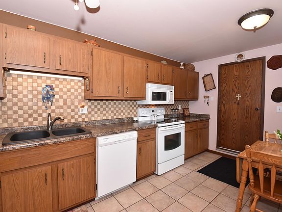 5th image of 5266 Somerset Ln S #106