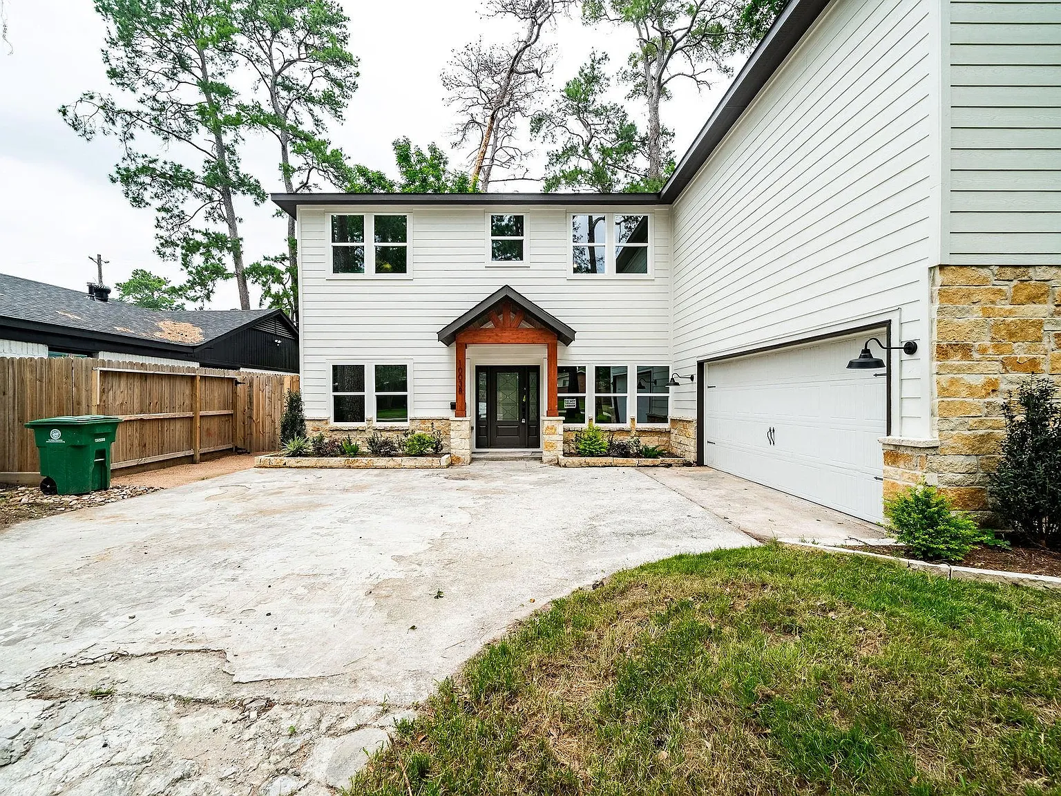 5 bed, 3.5 bath, 3344 sqft, $3,800 — Photo 2