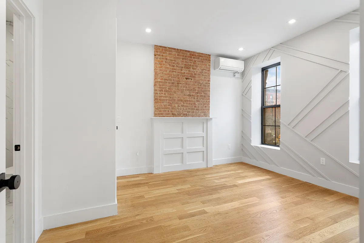 Building Photo - 235 5th Ave #1L