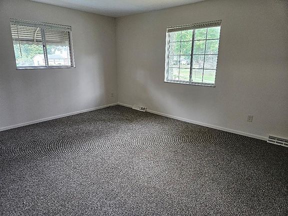 3rd image of 2372 Hillcrest Dr