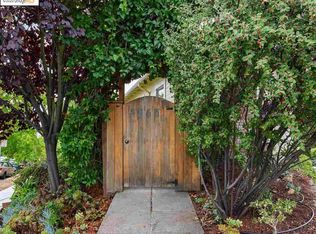 4363 Montgomery St, Oakland, CA 94611