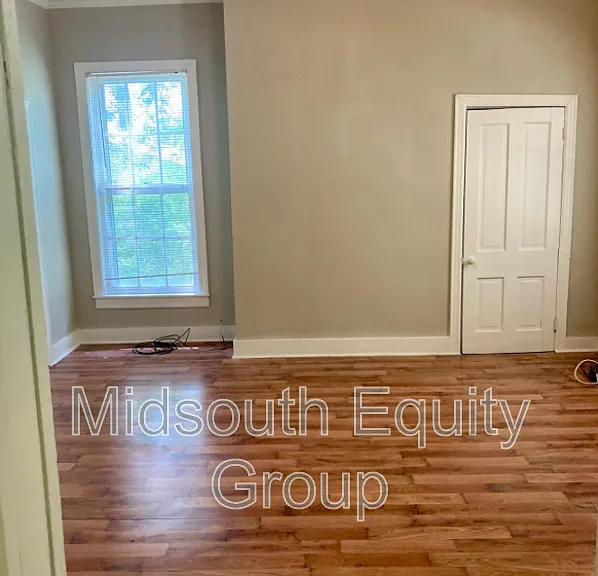420 N McLemore Ave — Photo 3