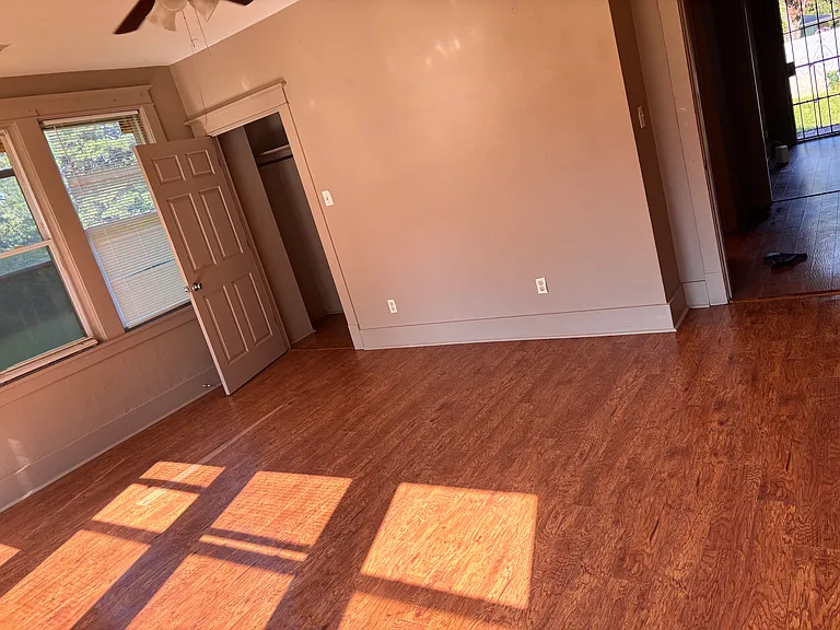 300 Rose Ln — Photo 35