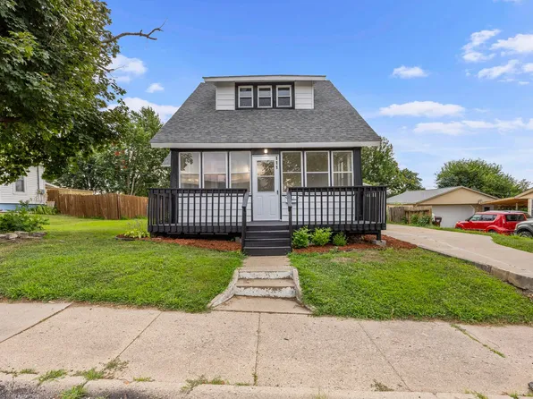 111 N 15th St, Marshalltown, IA 50158