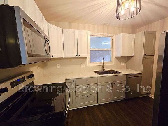 3rd image of 3947 Creekside Dr