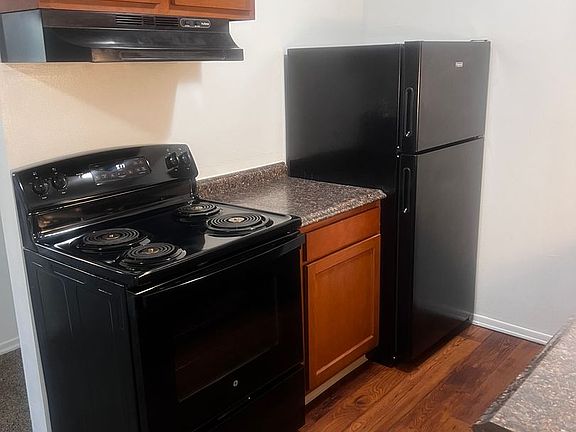 2nd image of 1824 Sunset Ln #18