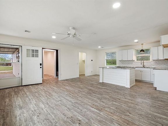 4th image of 2500 SW 25th Ct